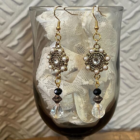 Elegant & Timeless Vintage Style Handmade Romantic Gold Victorian Earrings - Picture 6 of 10